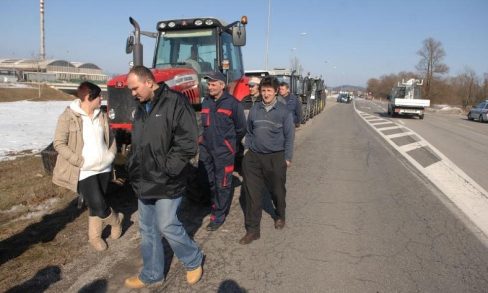 seljaci traktori blokada prometnica