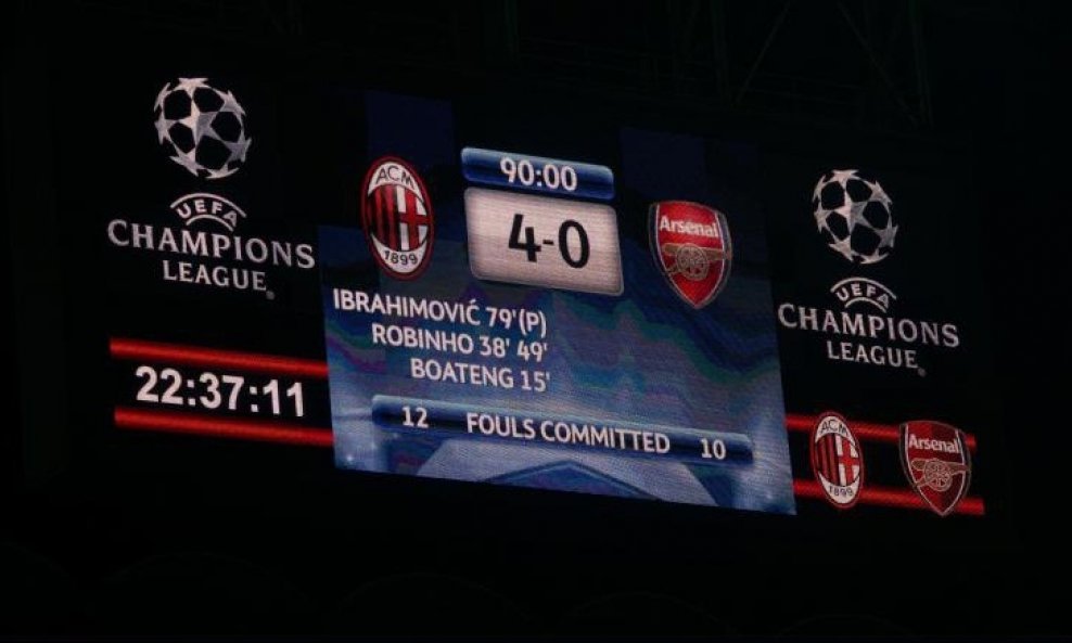 Milan - Arsenal 4-0, semafor
