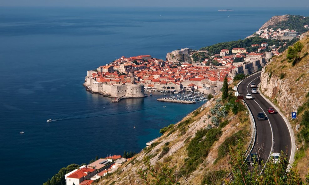 Jadranska magistrala s pogledom na Dubrovnik