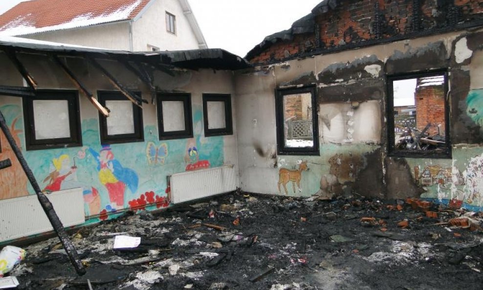 izgorena škola opožarena škola