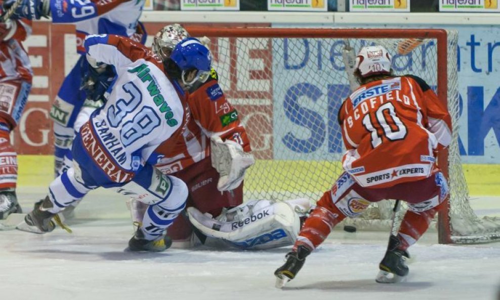 Frank Banham (Khl Medvescak Zagreb), Tylor Scofield (Kac) 2011