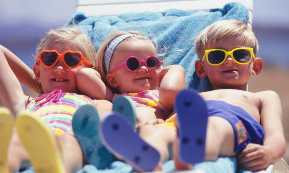 Djeca plaža ljeto sunčane naočale