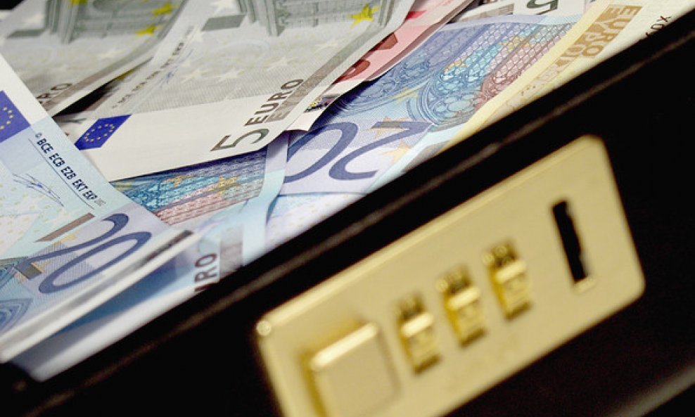 novac euro kofer aktovka