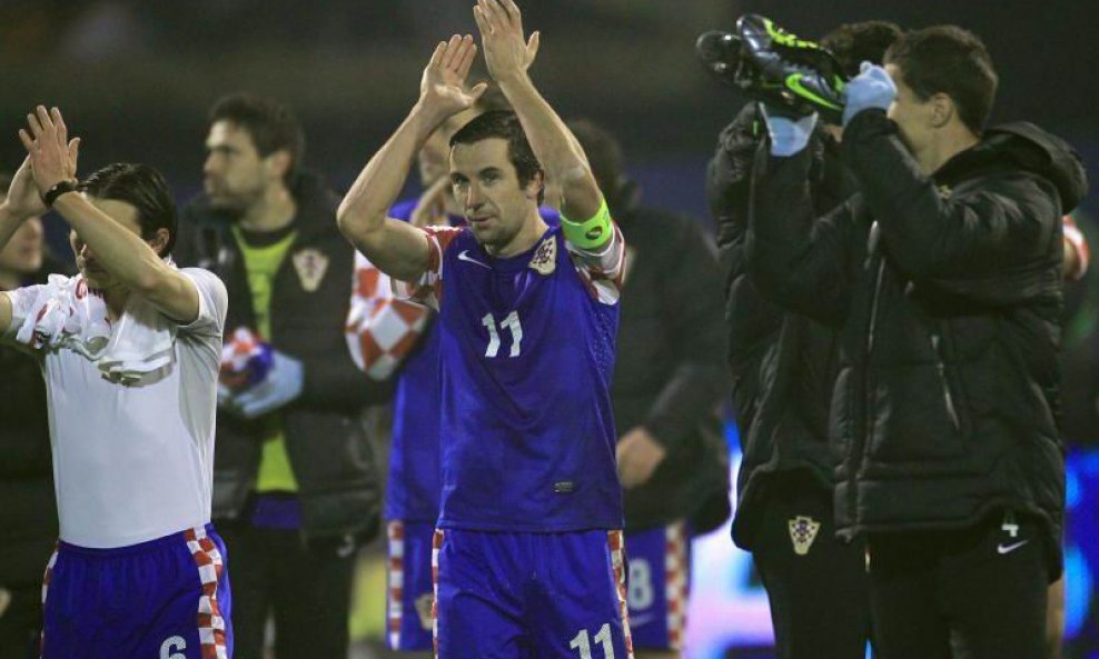 Pozdrav navijačima - Hrvatska slavi nakon utakmice s Turskom
