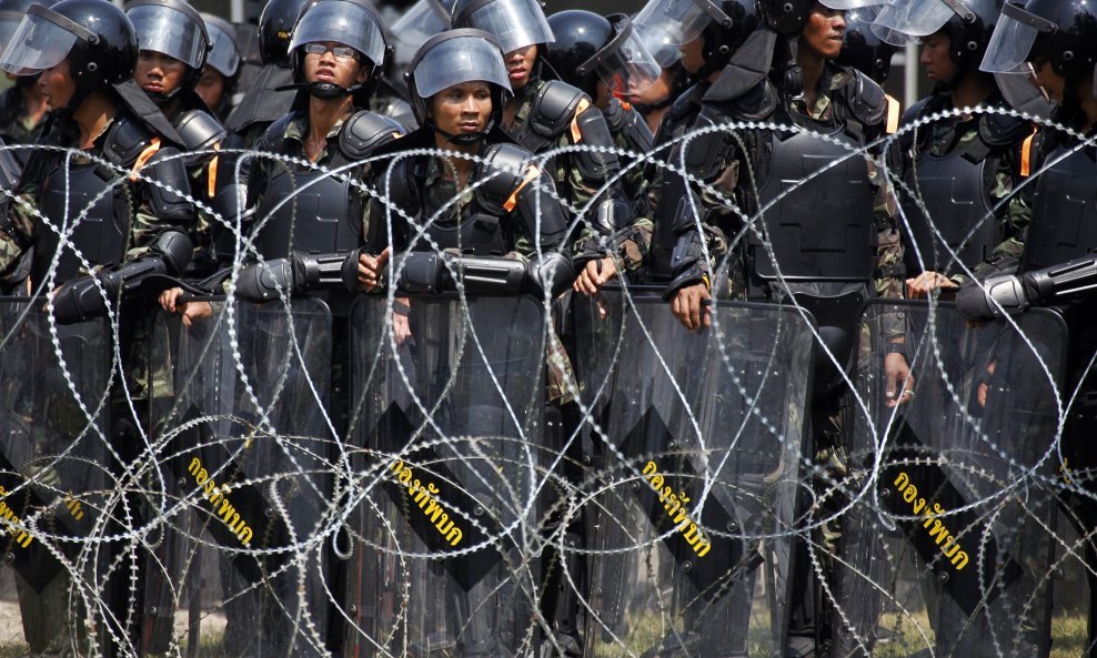 tajland policija prosvjedi