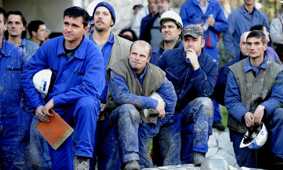 Više od tisuću radnika Brodosplita Vladi je poručilo da škverovi neće biti ulaznica za Europu te da su gubitke stvorile loše uprave, a ne loš rad radnika.
