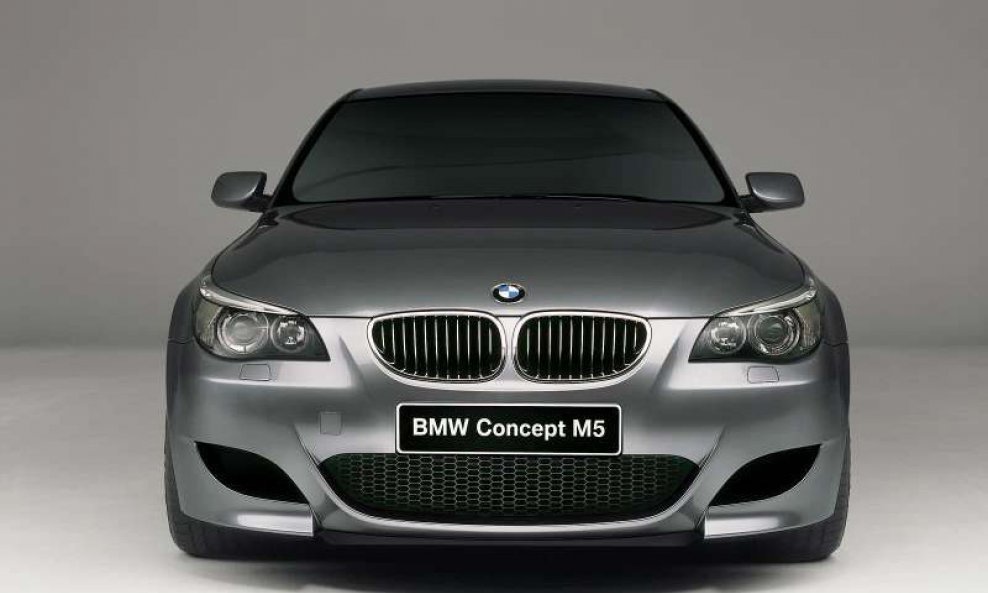 BMW-Concept_M5_2004_800x600_wallpaper_02