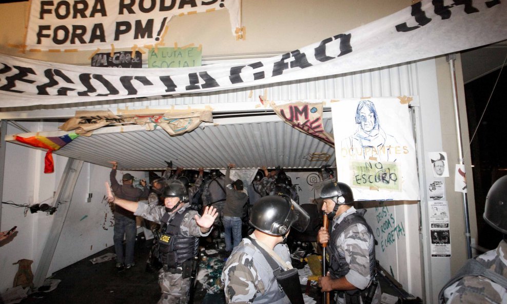 Policija osvaja rektorat, Sao Paulo, Brazil