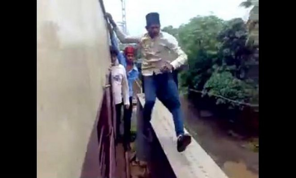 ludi pothvat na vlaku - indijski jahači vlakova
