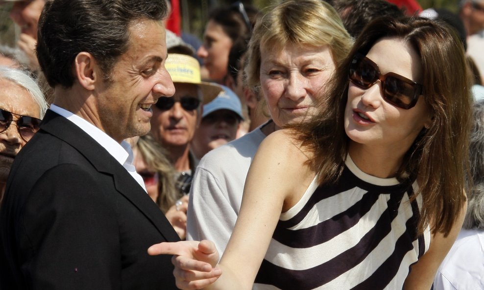 Nicolas Sarkozy s punicom i suprugom