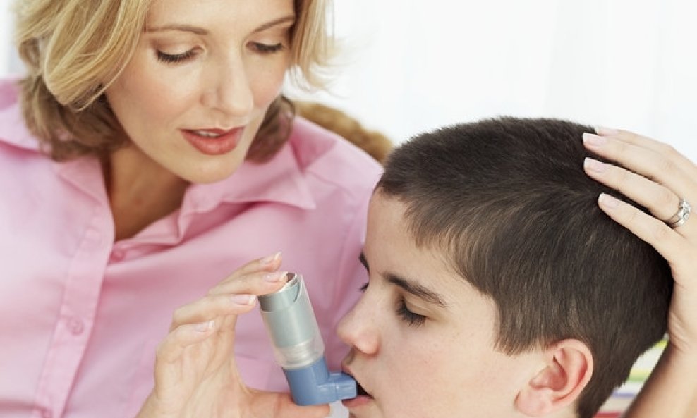 dječak astma