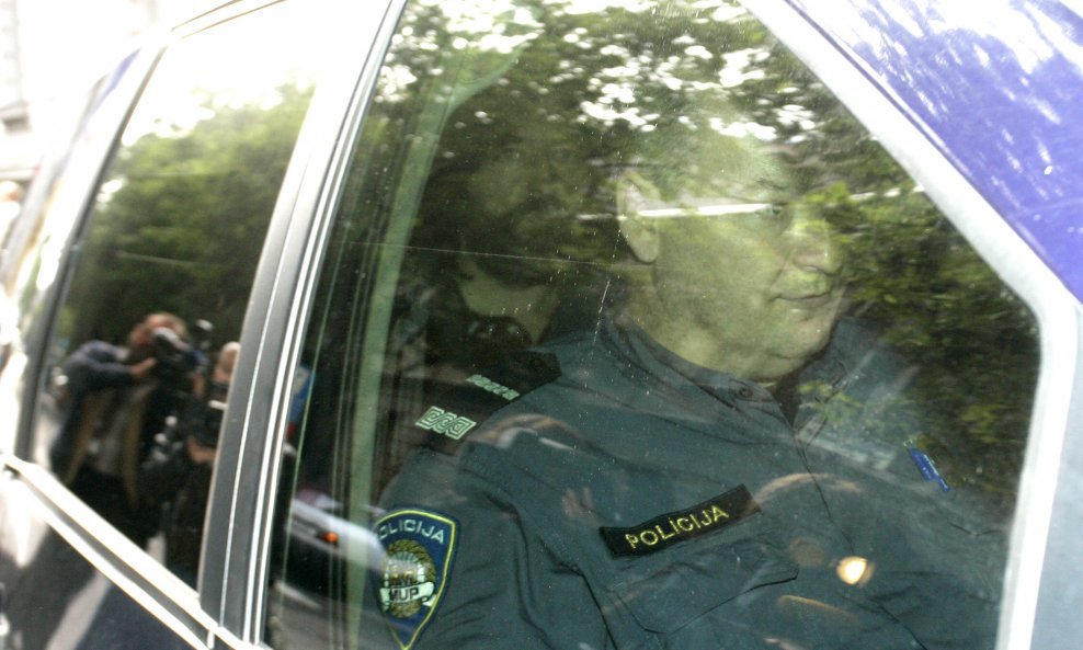 Ivan Čehok dolazi u sjedište USKOK-a u pratnji pravosudnih policajaca