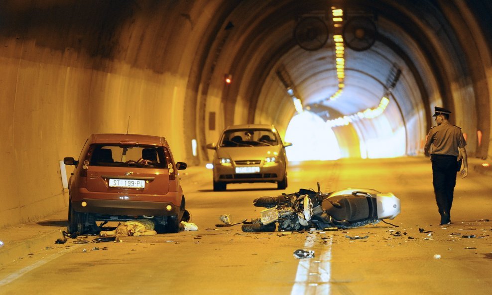 prometna nesreća tunel marjan motocikl