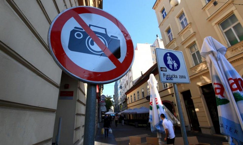 Znak zabrane fotografiranja u centru Zagreba