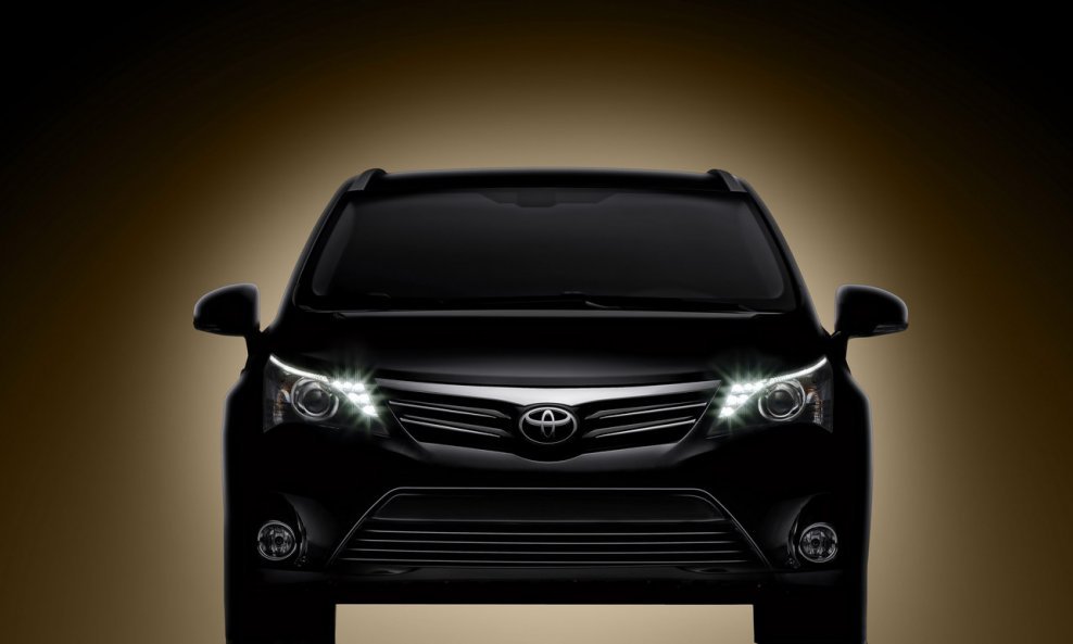 2012-Toyota-Avensios_2