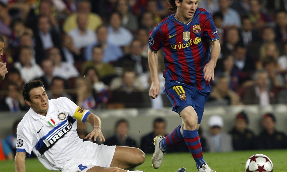 Javier Zanetti vs. Lionel Messi