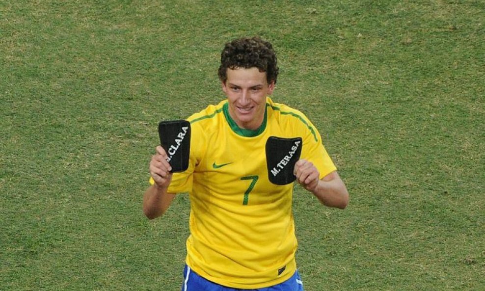 Elano Brazil 2010