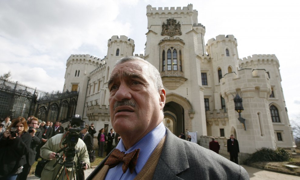 Czech Republic's Foreign Minister Karel Schwarzenberg arrives for the Informal Meeting of Ministers of Foreign Affairs at the Hluboka Castle in South Bohemia, March 27, 2009. REUTERS/Petr Josek (CZECH REPUBLIC POLITICS)