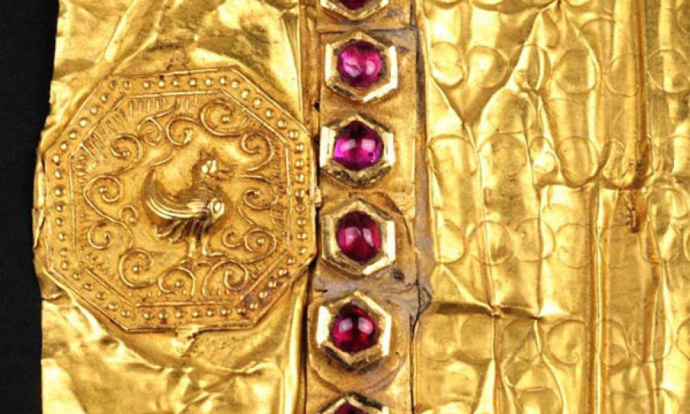 Pismo od zlata optočeno rubinima koje je burmanski kralj Alaungpaya poslao engleskom Georgeu II.