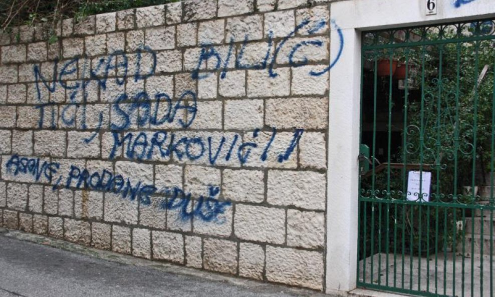 Grafit, 'Nekada Bili(ć) tići, sada Markovići! Asane, prodane duše. Torcida Varoš
