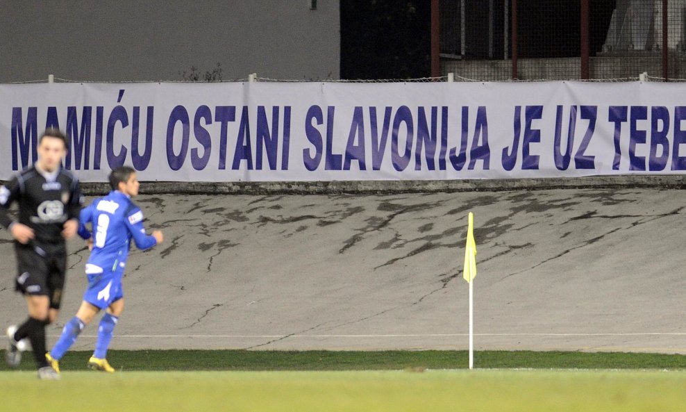 Transparent 'Mamiću ostani, Slavonija je uz tebe'