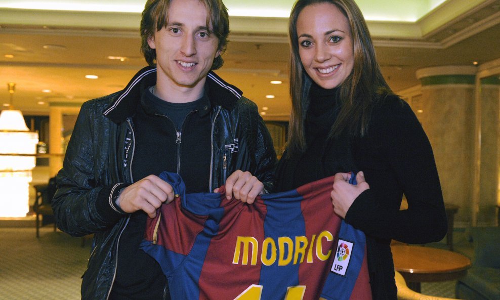 Luka Modrić s dresom Barcelone u društvu djevojke Vanje