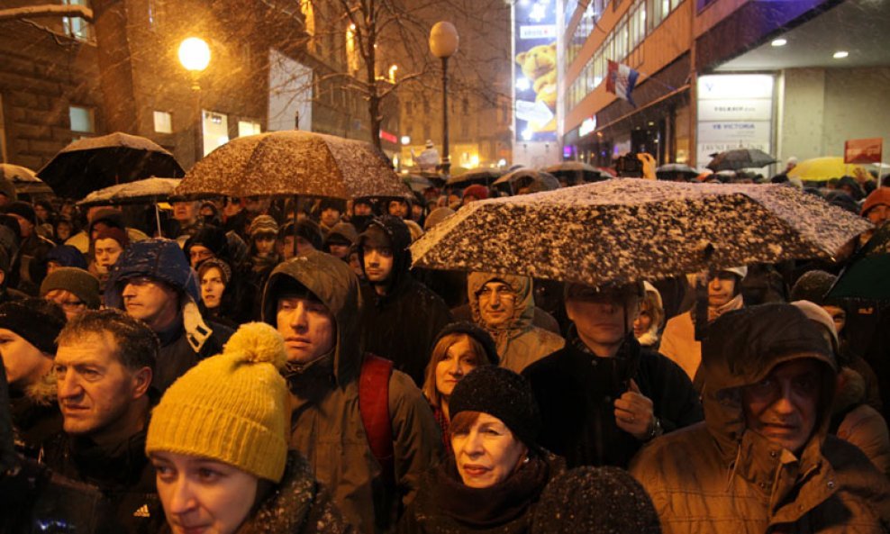Unatoč snijegu i hladnom vremenu, brojni građani su se odazvali prosvjedu