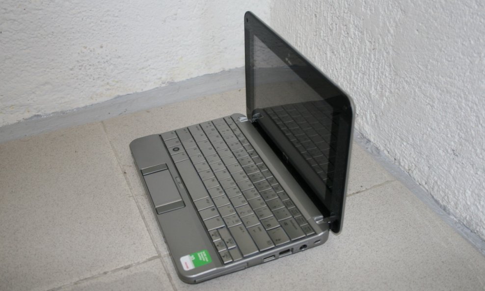 Osobno računalo laptop
