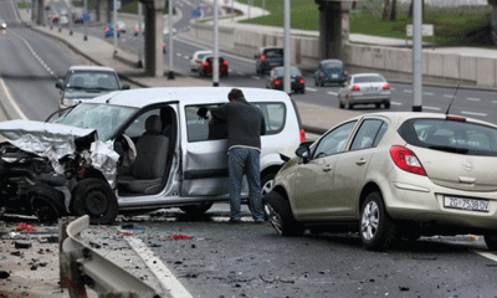 Prometna nesreća zagrebačka avenija