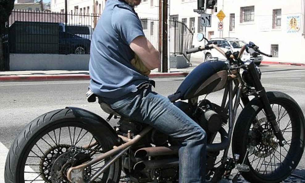 Brad Pitt na motoru