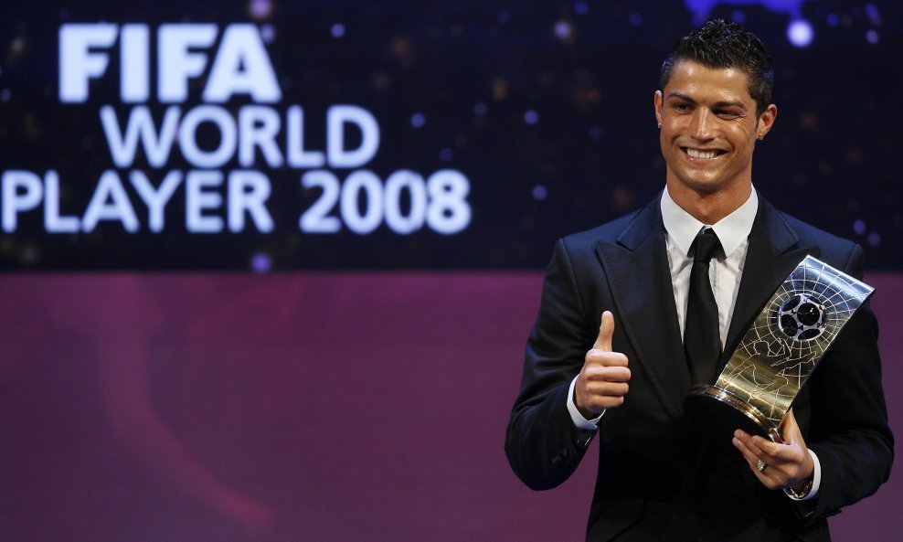 Cristiano Ronaldo, osvojio nagradu za nogometaša godine 2008, siječanj 2009.