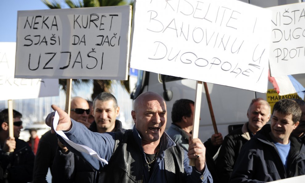 Prosvjed protiv seljenja carinarnice u Dugopolje.