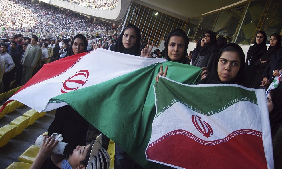 Navijačice Irana, 2008.