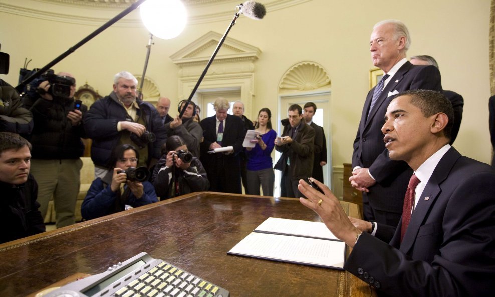 Obama u Ovalnom uredu drugog radnog dana