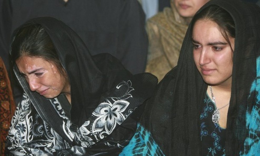 Bakhtawar (desno) i Aseefa Bhutto