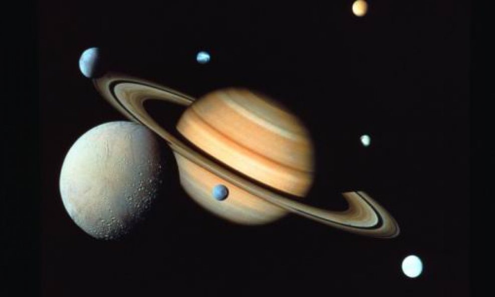 Saturn i sateliti