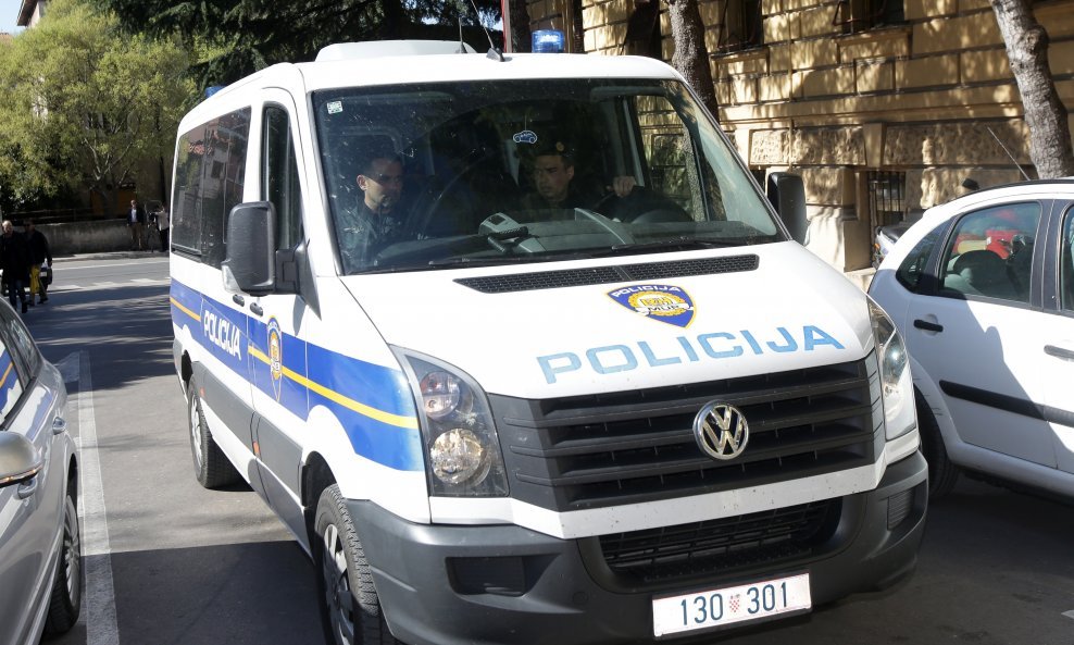 Tin Šunjerga priveden je na Županijski sud u Šibeniku u policijskom kombiju