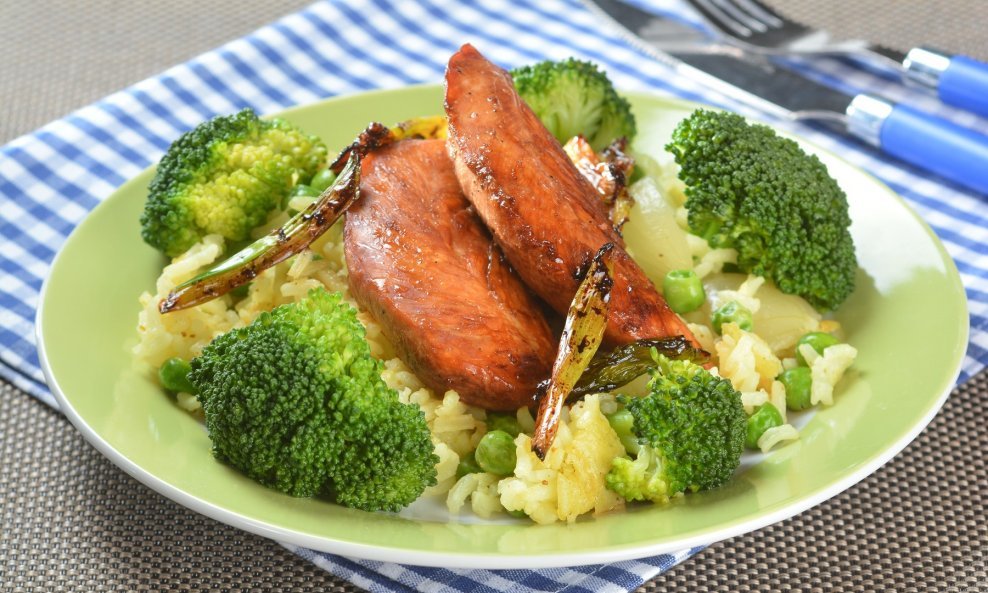 piletina meso povrće brokula