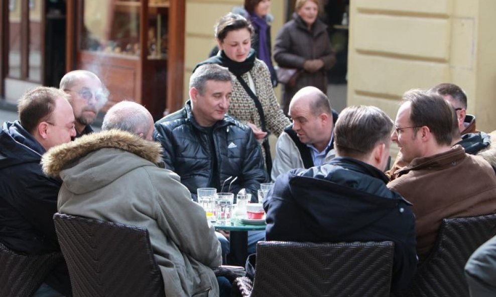 Tomislav Karamarko s Gordanom Malićem i ekipom na kavi