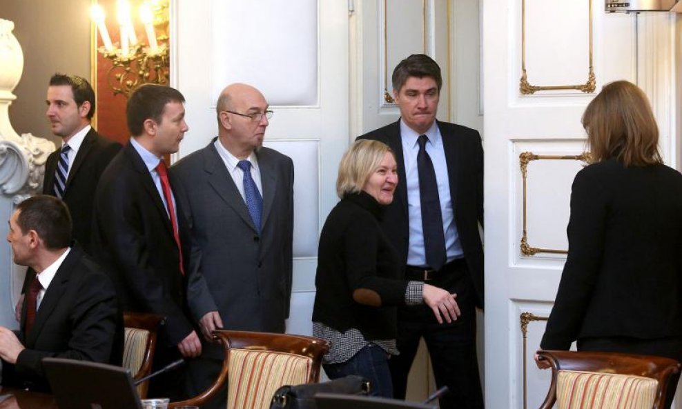 Zinka Bardić na sjednici Vlade kraj premijera