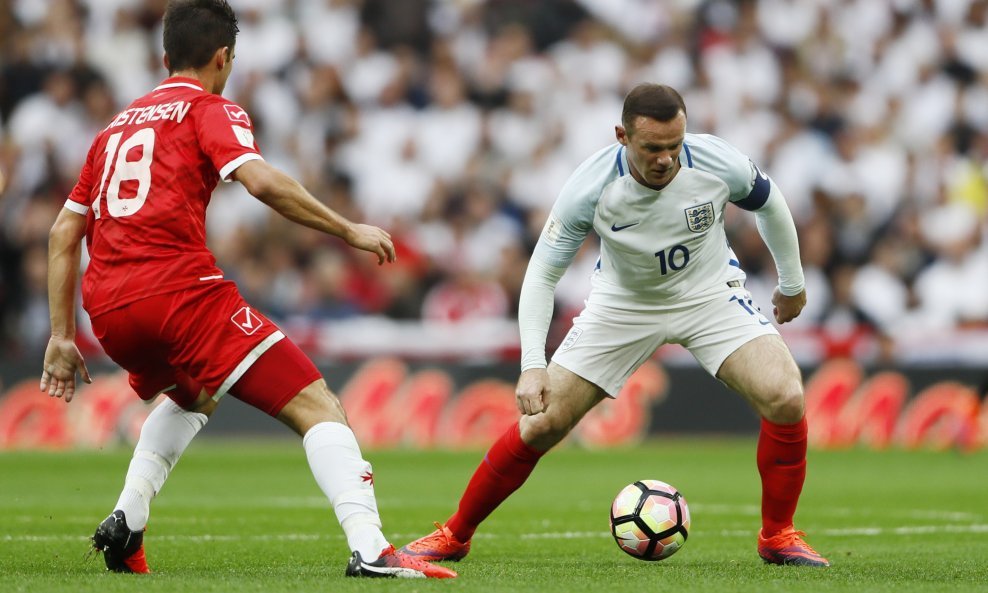 Wayne Rooney protiv Malte