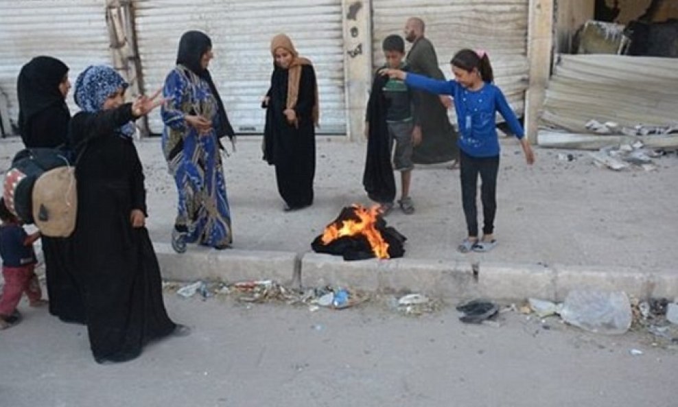 Spaljivanje burki u Alepu