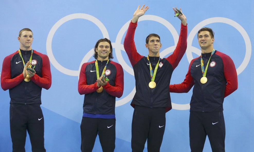 Američka plivačka štafeta s Michaelom Phelpsom