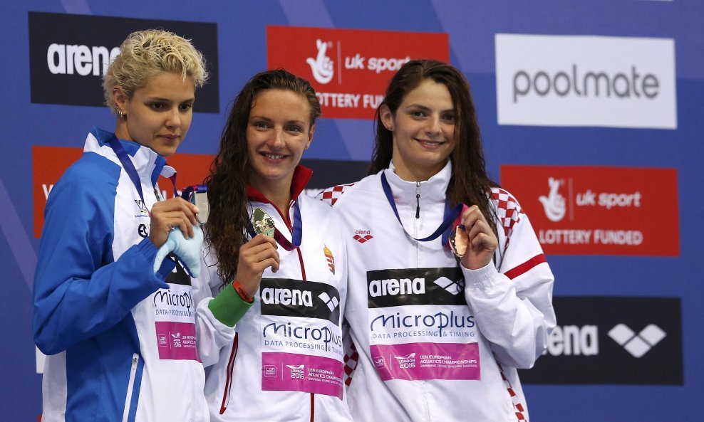 Katinka Hosszu (u sredini), Daryna Zevina i Matea Samardžić