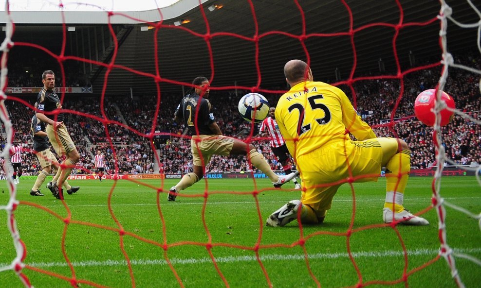 Sunderland - Liverpool, Pepe Reina, balon, Premiership 2009-10