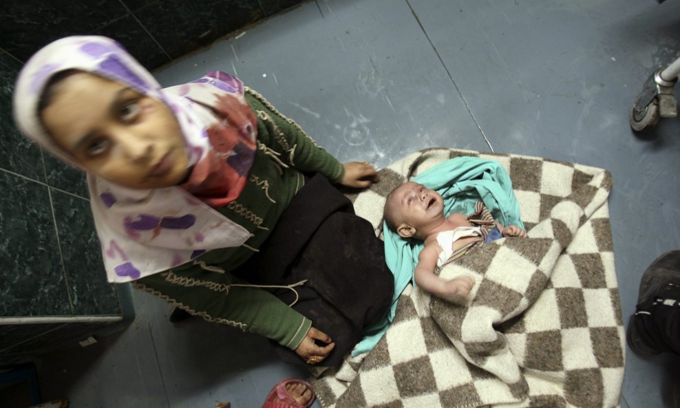 Broj žrtava izraelskog raketiranja Gaze dosegao je brojku od najmanje 500 ubijenih, među kojima je 87 djece. Ranjeno je više od 2.450 ljudi