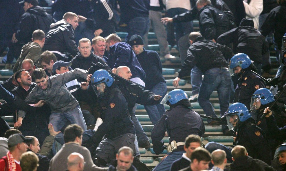Navijači Manchestera imali su 2007. sukob s rimskom policijom