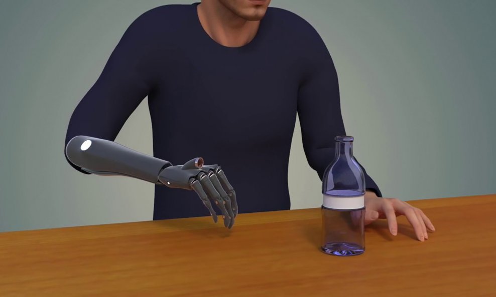 Ova proteza može 'naučiti' hvatati predmete na najsigurniji način