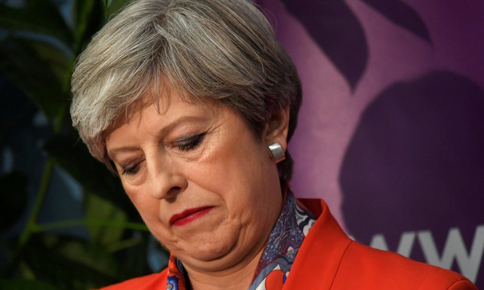 Britanska premijerka Theresa May prati trezultate izvanrednih izbora u izbornom stožeru konzervativne stranke