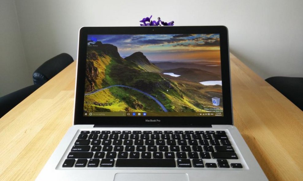MacBook Pro, Windows 10 Insider Preview